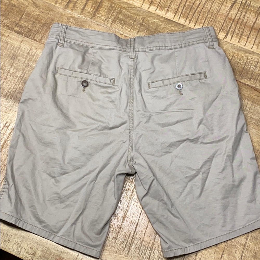 Men’s shorts - Picture 3 of 3